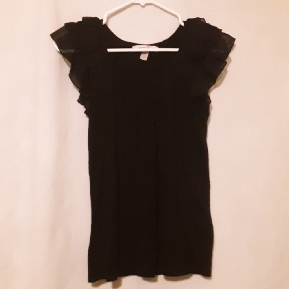 Black Tee shirt with ruffled sleeve
